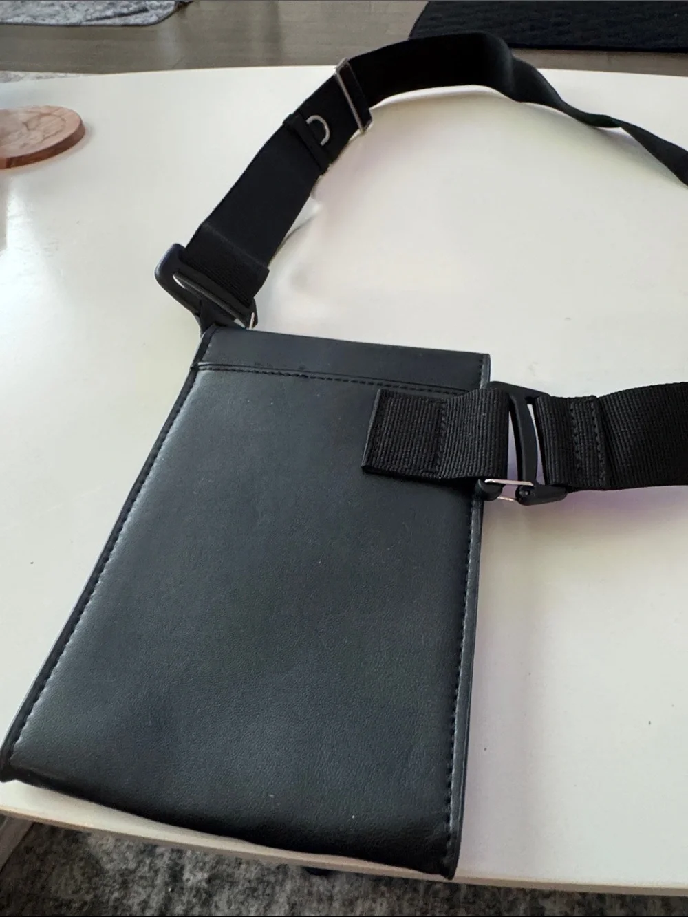 Zara Black Leather Crossbody Phone Pouch - Men - Picture 7 of 9